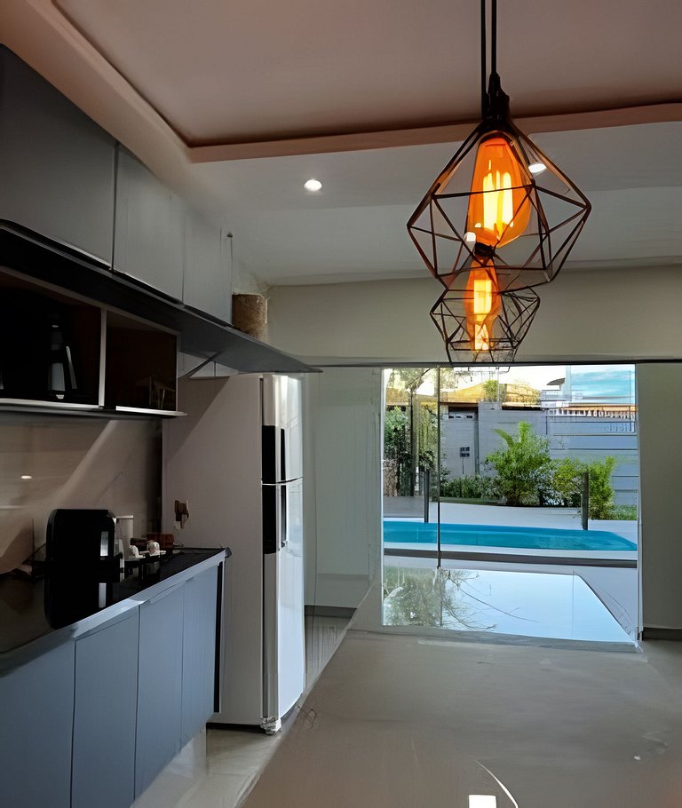 4 suítes com AR 800m da praia cozinha completa