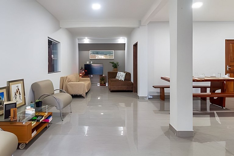 4 suítes com AR 800m da praia cozinha completa