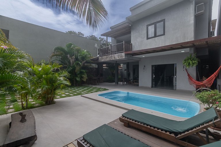 4 suítes com AR 800m da praia cozinha completa